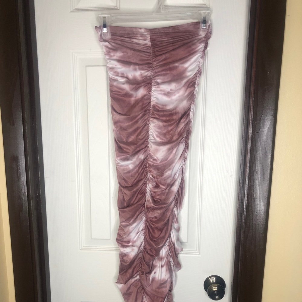 Selling this super cute tie dye maxi dress 💕